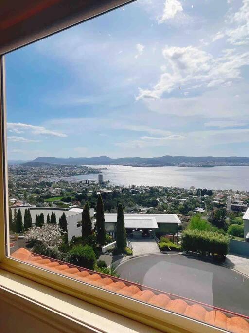 Millions View - Hobart Villa Sandy Bay Exteriör bild