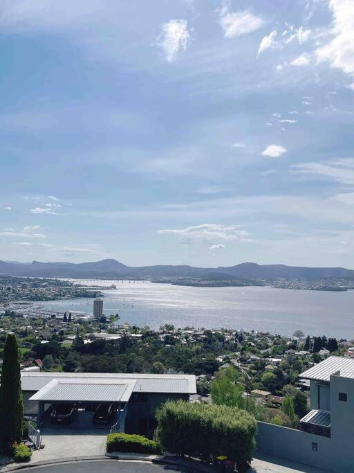 Millions View - Hobart Villa Sandy Bay Exteriör bild