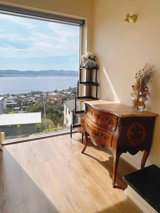 Millions View - Hobart Villa Sandy Bay Exteriör bild